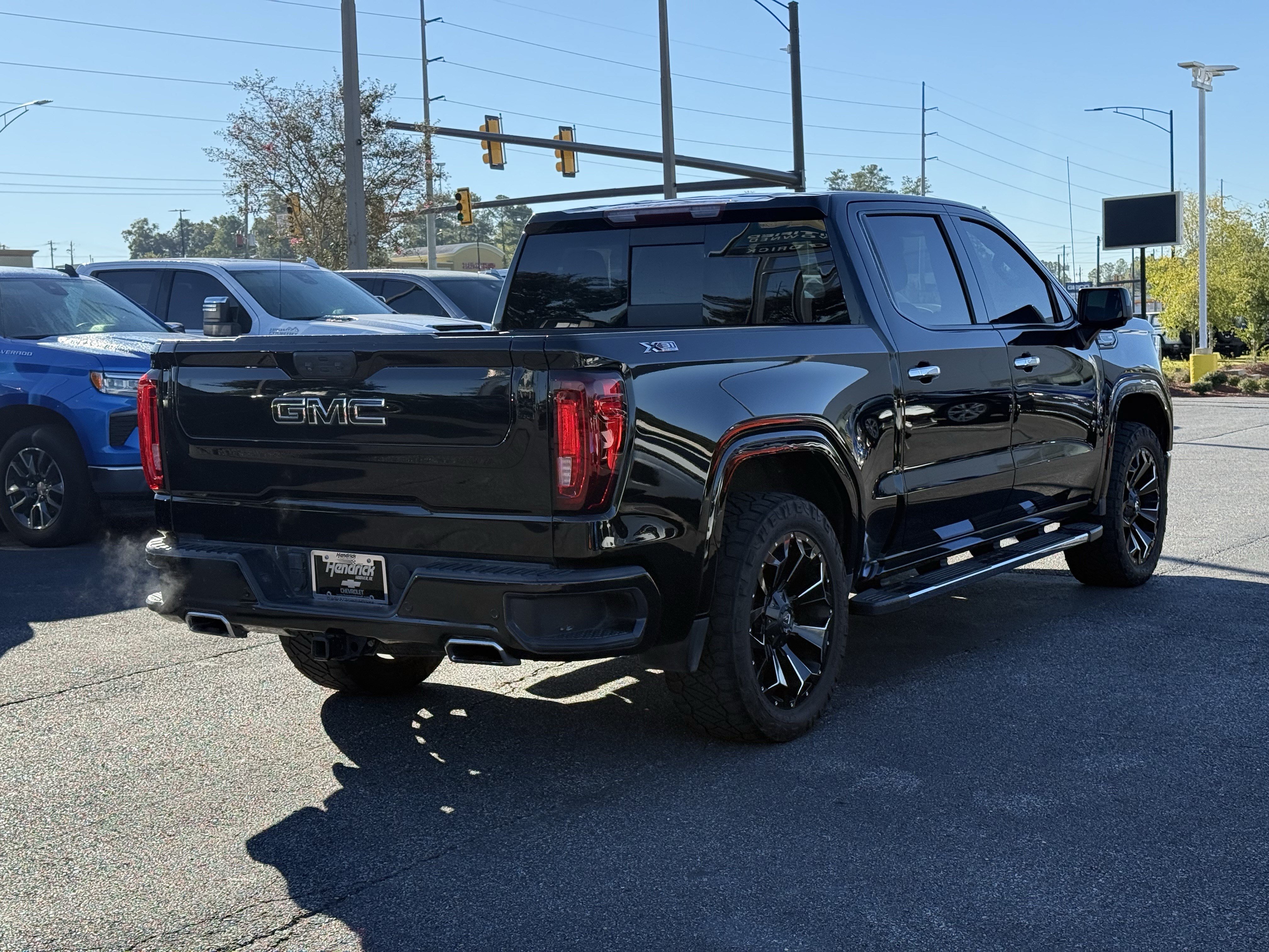 Used 2022 GMC Sierra 1500 SLT w/ SLT Premium Plus Package AWD/4WD image 11