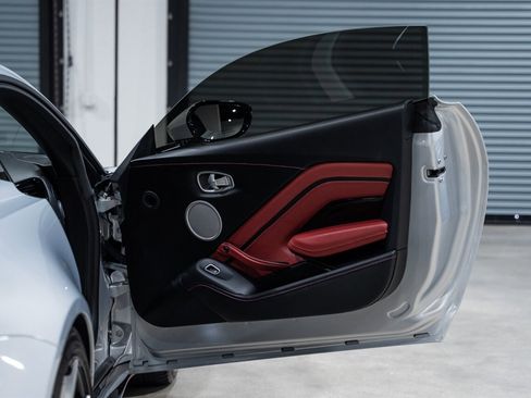 Used 2019 Aston Martin V8 Vantage Coupe RWD image 30
