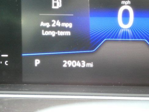 Used 2022 Volkswagen Tiguan SE image 8