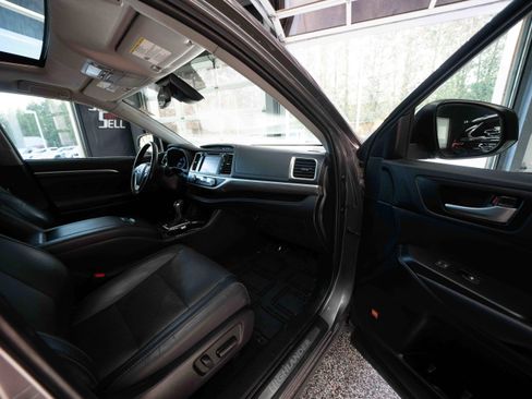 Used 2019 Toyota Highlander Limited image 26