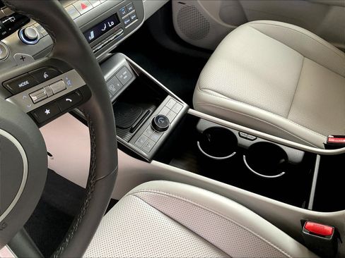 Used 2024 Hyundai Kona Limited AWD/4WD image 17