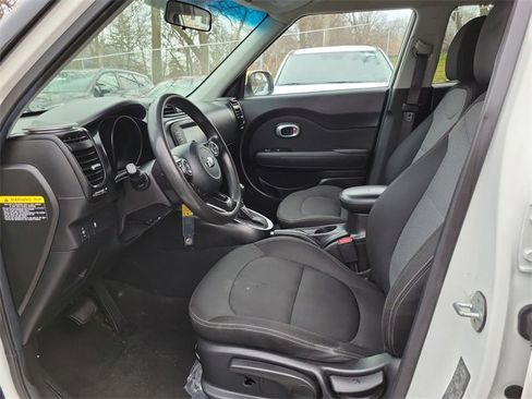 Used 2019 Kia Soul + image 8