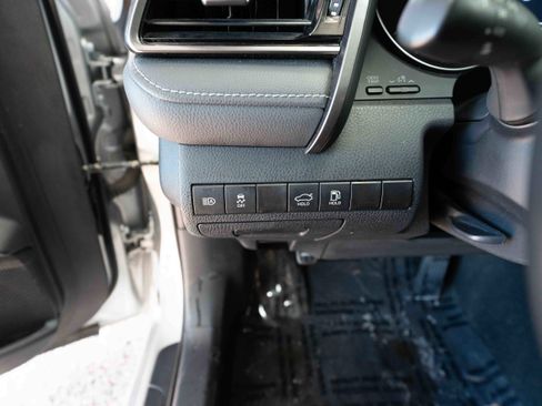 Used 2024 Toyota Camry SE image 11