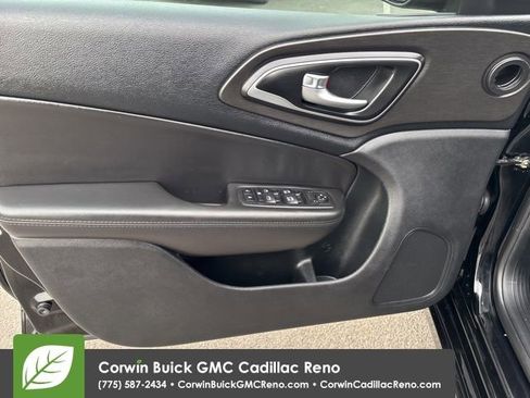 Used 2017 Chrysler 200 Limited Platinum w/ Comfort & Convenience Group image 10