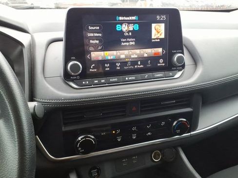 Used 2024 Nissan Rogue S image 9