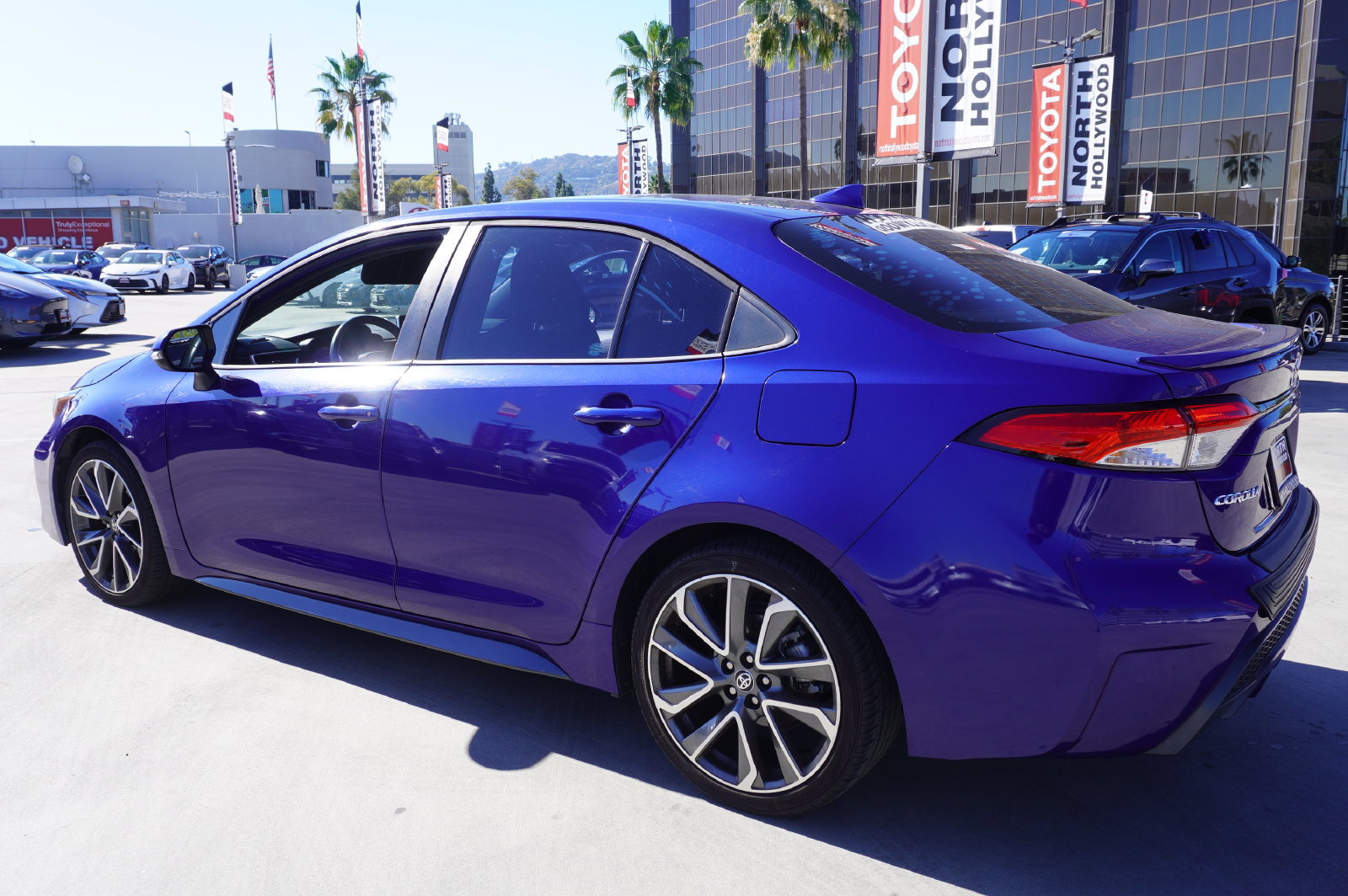 Used 2021 Toyota Corolla SE w/ Carpet Mat Package (TMS) FWD image 5