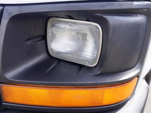 Used 2003 GMC Savana 1500 image 25