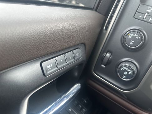 Used 2018 Chevrolet Silverado 1500 High Country image 36