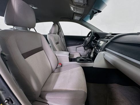 Used 2014 Toyota Camry L image 29