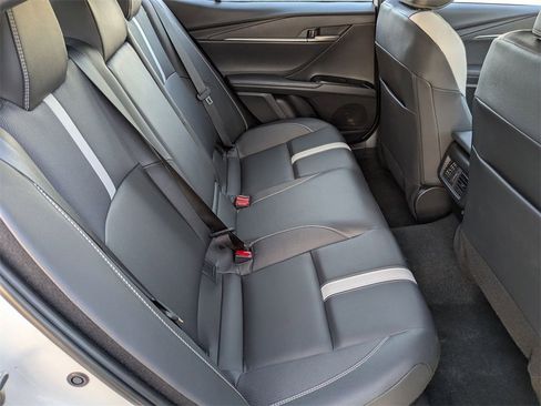 Used 2025 Toyota Camry SE image 34