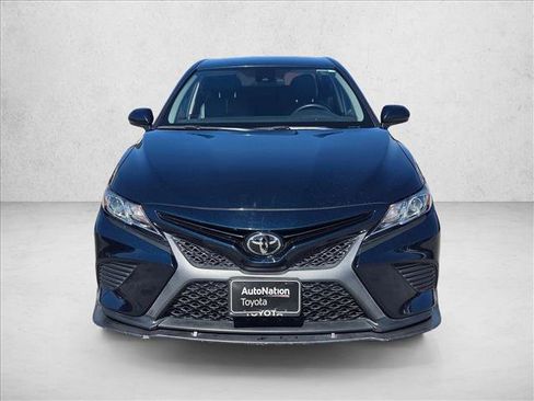 Used 2019 Toyota Camry SE FWD image 2