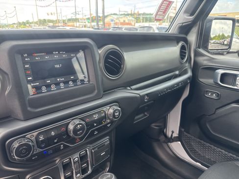 Used 2023 Jeep Wrangler Unlimited w/ Cold Weather Group AWD/4WD image 22