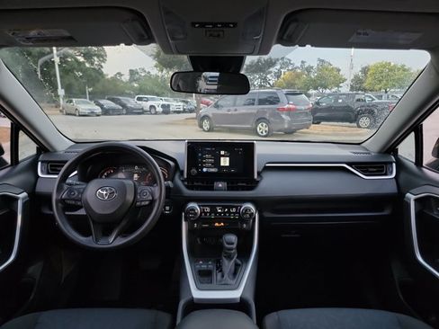 Used 2025 Toyota RAV4 XLE FWD image 18