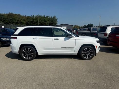 Used 2023 Jeep Grand Cherokee Overland AWD/4WD image 17