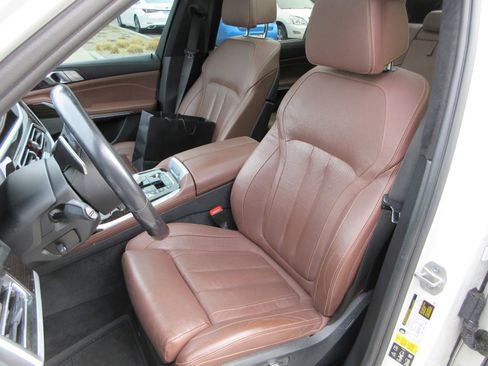 Used 2021 BMW X7 M50i image 21