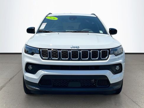 Used 2026 Jeep Compass Latitude AWD/4WD image 2