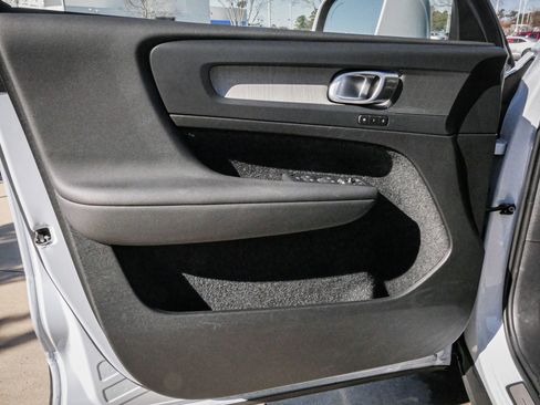 Used 2025 Volvo XC40 B5 Core image 14