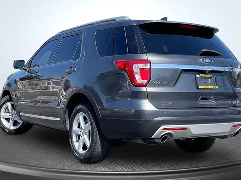 Used 2016 Ford Explorer XLT FWD image 2