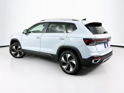 Used 2025 Volkswagen Taos SE w/ Panoramic Sunroof Package AWD/4WD image 6