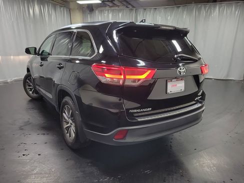Used 2017 Toyota Highlander XLE AWD/4WD image 6