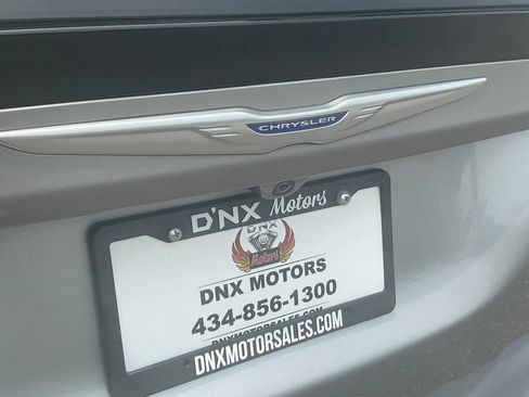 Used 2020 Chrysler Pacifica Touring-L FWD image 14