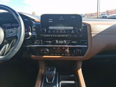 Used 2023 Nissan Pathfinder Platinum image 17