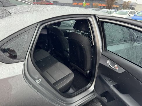 Used 2022 Kia Forte LXS w/ LXS Technology Package image 5