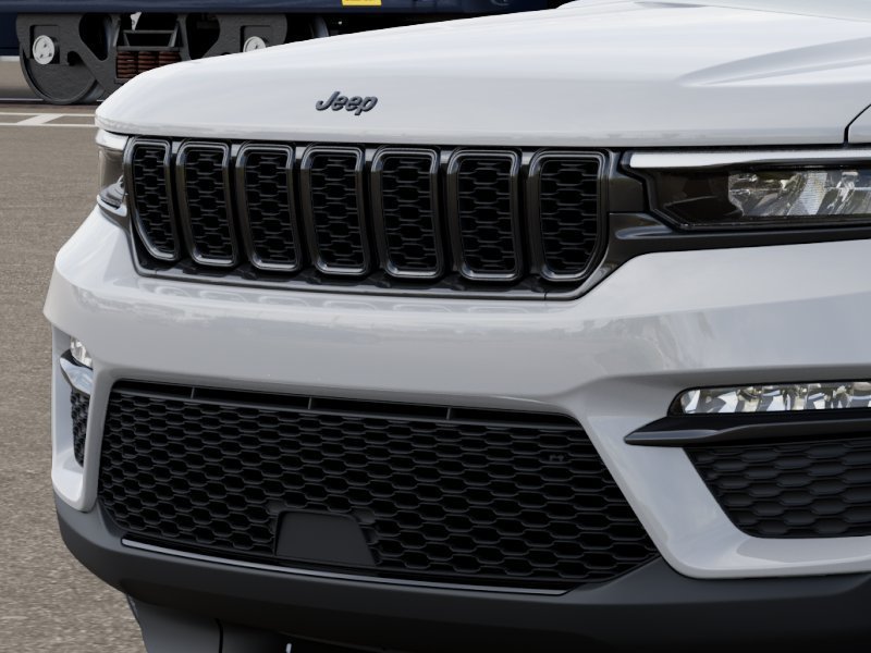 Used 2025 Jeep Grand Cherokee Limited w/ Black Appearance Package AWD/4WD image 12