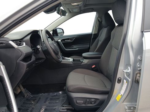 Used 2024 Toyota RAV4 XLE w/ Convenience Package image 9