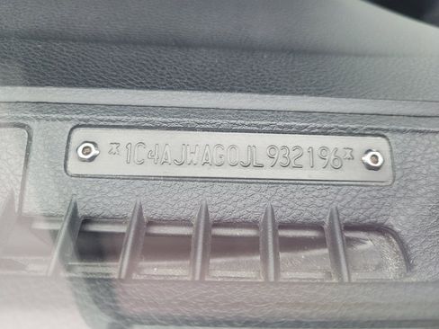 Used 2018 Jeep Wrangler Sport AWD/4WD image 33