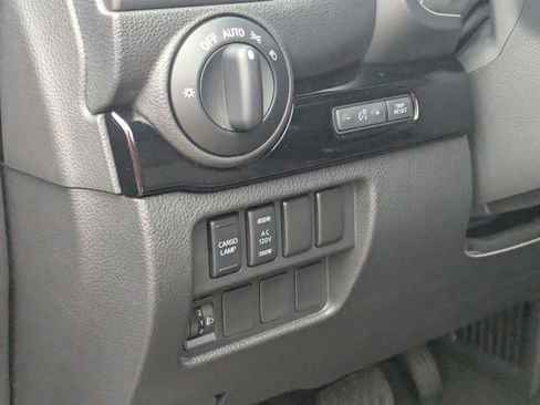 Used 2024 Nissan Titan SV w/ SV Convenience Package image 20