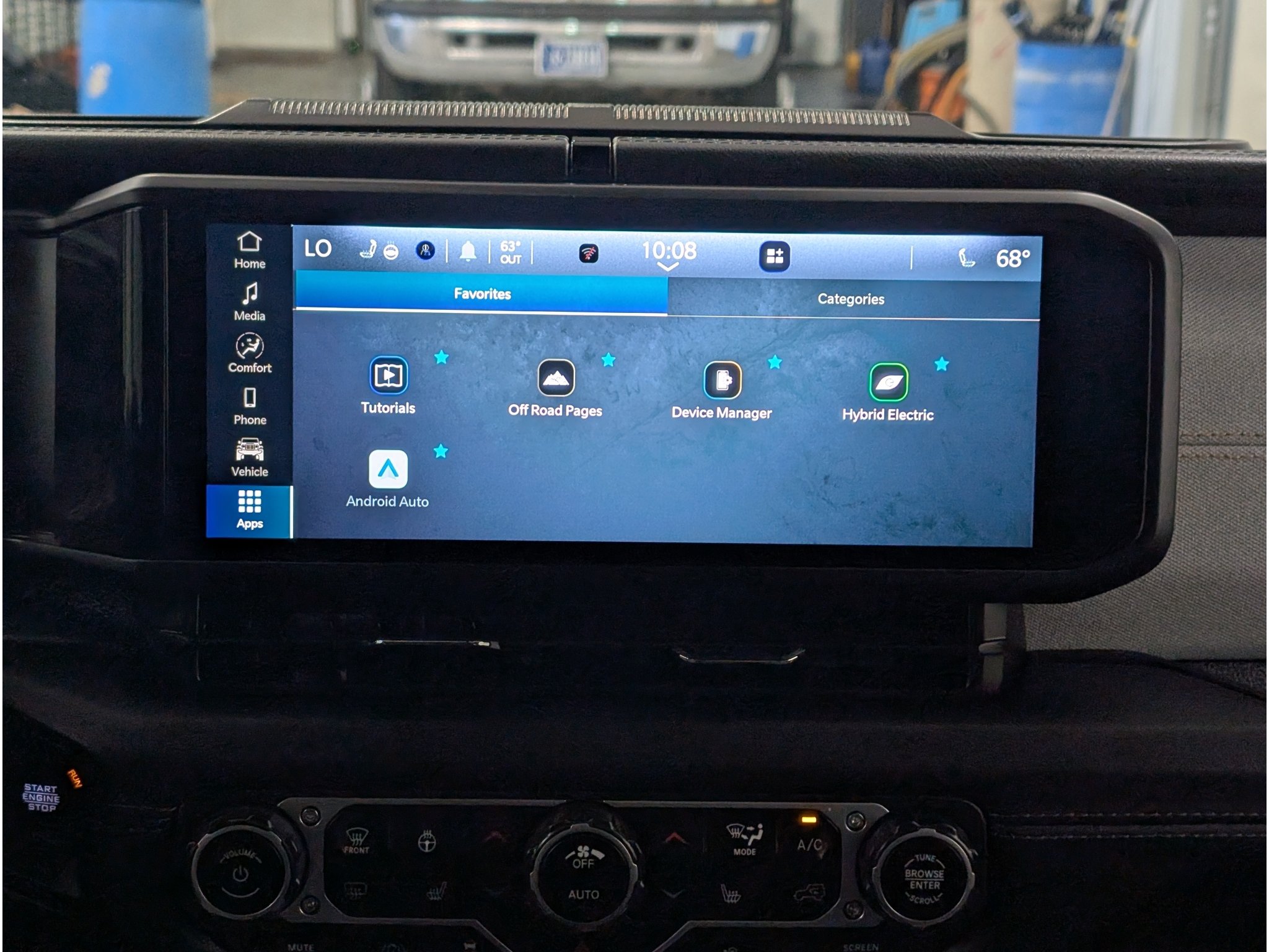Used 2024 Jeep Wrangler Unlimited Sahara AWD/4WD image 15
