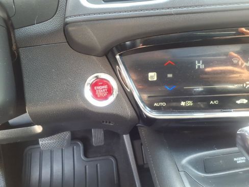 Used 2018 Honda HR-V EX image 13