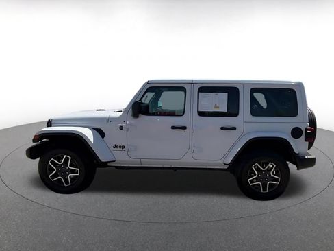 Used 2025 Jeep Wrangler Unlimited Sahara AWD/4WD image 8