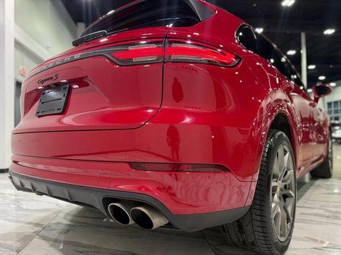 Used 2021 Porsche Cayenne S image 10