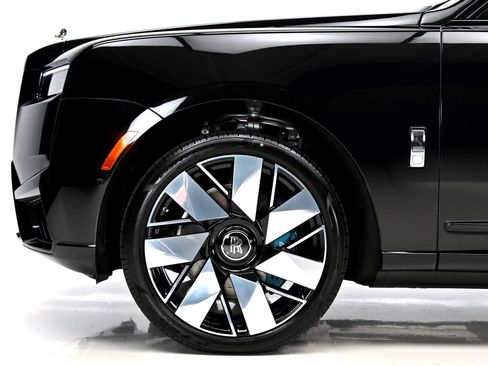 New 2026 Rolls-Royce Cullinan AWD/4WD image 5