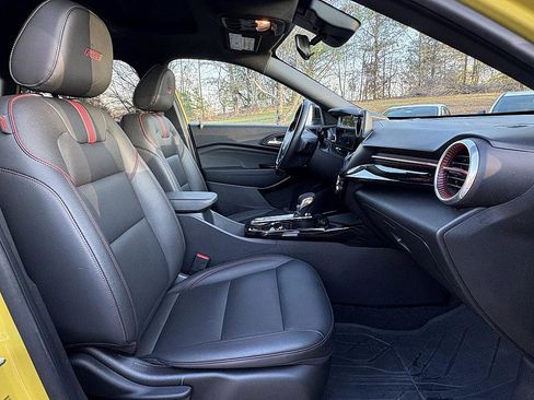 Certified 2024 Chevrolet Trax RS w/ Sunroof Package image 13