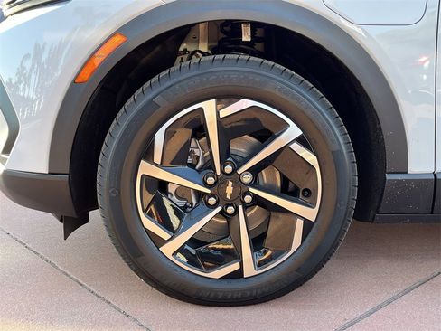 New 2026 Chevrolet Equinox EV LT image 31