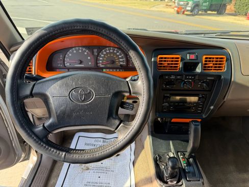Used 2002 Toyota 4Runner SR5 image 20