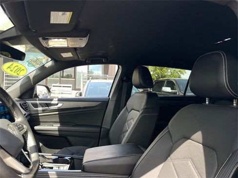 Used 2024 Volkswagen Atlas Cross Sport SE image 11