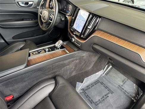 Certified 2023 Volvo XC60 B5 Ultimate w/ Climate Package image 15