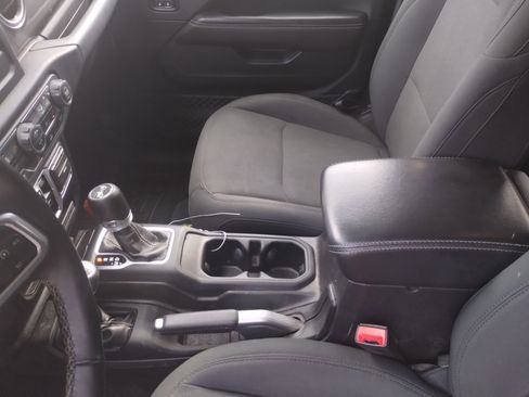 Used 2018 Jeep Wrangler Unlimited Sahara w/ Cold Weather Group image 13