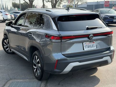 Used 2025 Volkswagen Tiguan S image 9