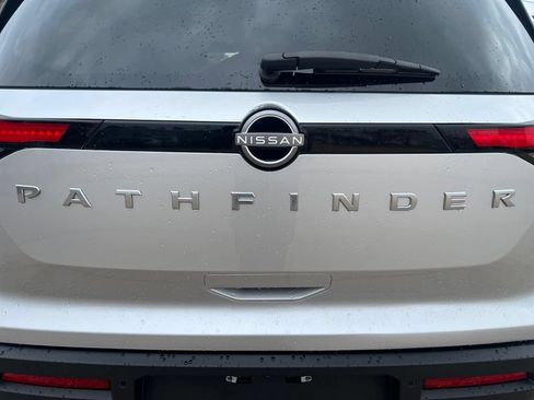 Used 2024 Nissan Pathfinder SV FWD image 13
