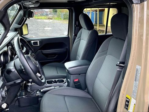 Used 2020 Jeep Gladiator Sport w/ Quick Order Package 24S image 9