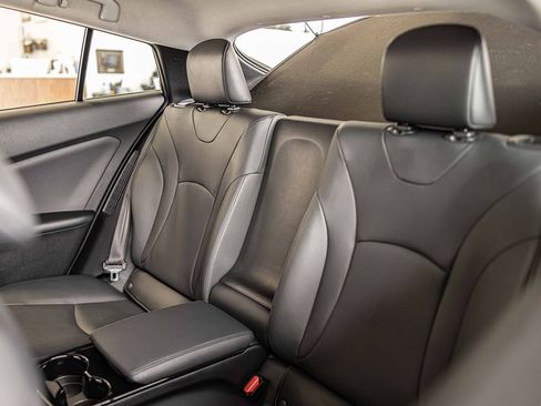 Used 2018 Toyota Prius Prime Premium image 32