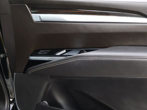 Certified 2025 Cadillac Escalade ESV Luxury image 22