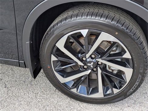 New 2025 Mitsubishi Outlander SEL image 11