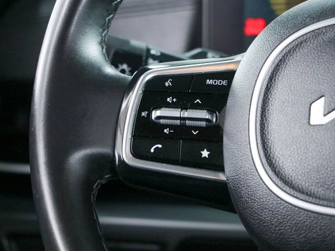 Used 2025 Kia Carnival FWD image 13