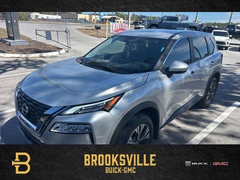 Used 2023 Nissan Rogue SV image 1